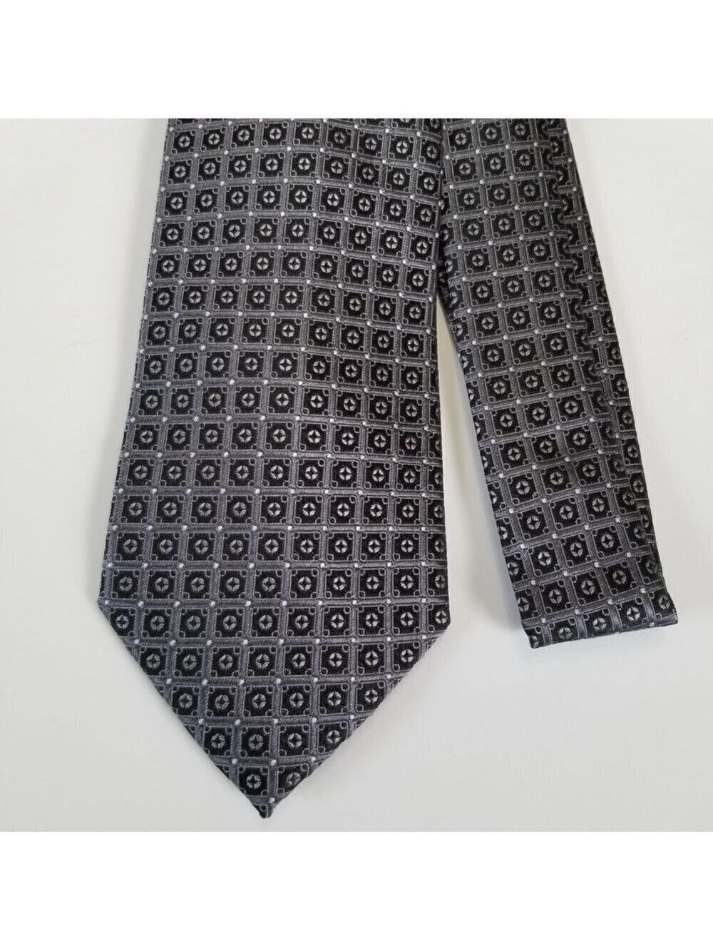 Seanjohn Men's Necktie 100% Silk Black and Grey Geometric W-3.5 L 56